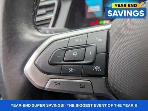 Used 2025 Volkswagen Atlas Cross Sport SEL Premium R-Line image 33