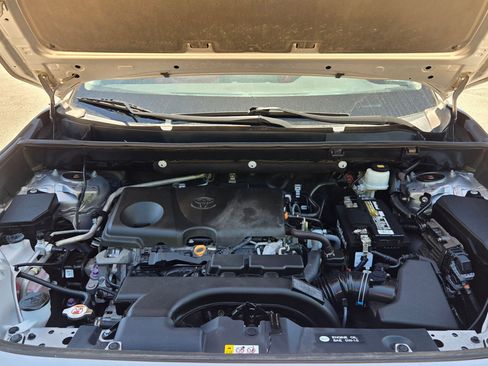 Used 2020 Toyota RAV4 LE FWD image 32
