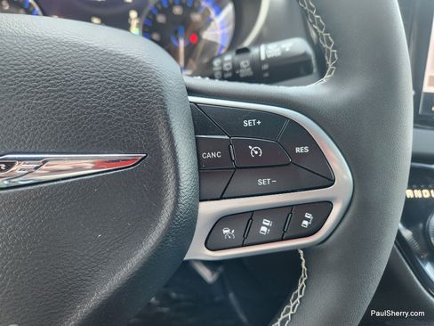 Used 2026 Chrysler Pacifica Select FWD image 42