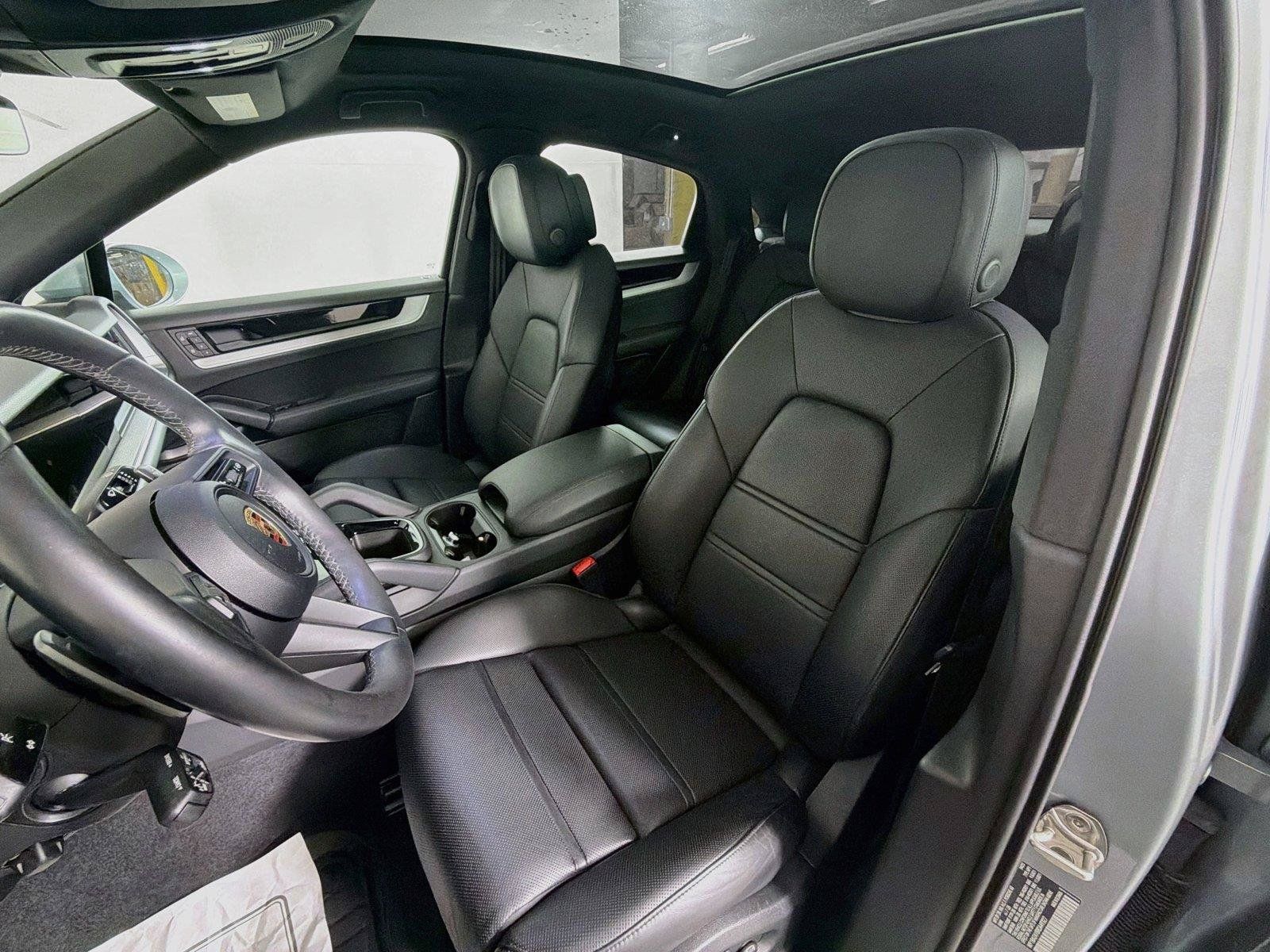 Certified 2024 Porsche Cayenne Coupe AWD/4WD image 5