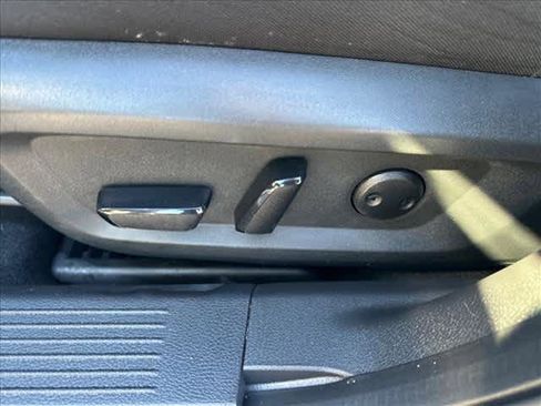 Used 2022 Nissan Rogue SV image 16