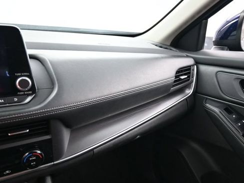 Used 2024 Nissan Rogue SV FWD image 19