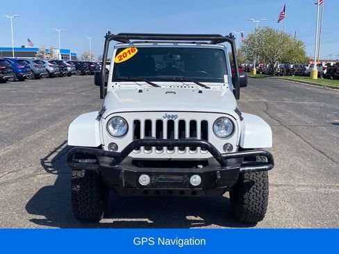 Used 2016 Jeep Wrangler Unlimited Sahara w/ Dual Top Group AWD/4WD image 3