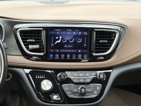 Used 2019 Chrysler Pacifica Limited FWD image 17