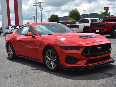 Used 2025 Ford Mustang GT Premium RWD image 3