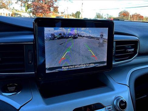 Used 2022 Ford Explorer XLT w/ Equipment Group 202A image 17