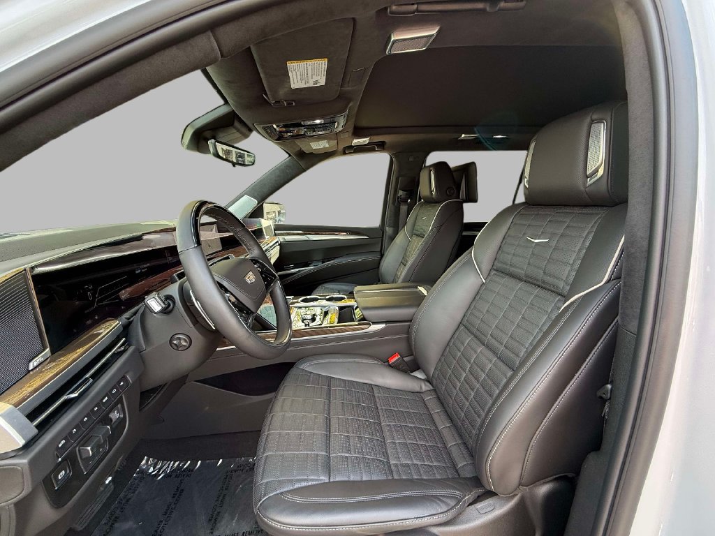 Used 2026 Cadillac Escalade ESV Platinum Sport w/ LPO, ONYX Package AWD/4WD image 2