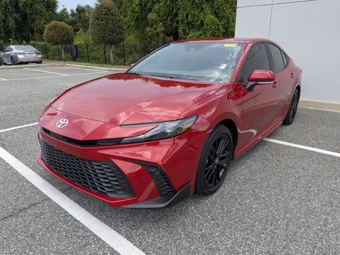 Used 2025 Toyota Camry SE w/ Convenience Package FWD image 2