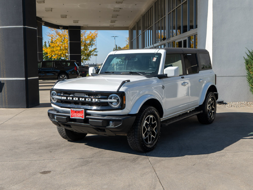 Used 2021 Ford Bronco Outer Banks AWD/4WD image 3