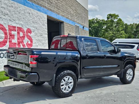 Used 2022 Nissan Frontier SV w/ Graphics Package AWD/4WD image 7