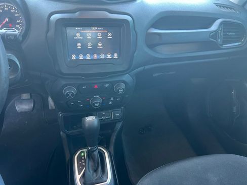Used 2019 Jeep Renegade Altitude w/ Quick Order Package 2XM FWD image 9