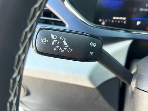 Certified 2023 Volkswagen Taos SE FWD image 22