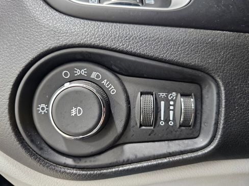 Used 2021 Jeep Renegade Latitude w/ Convenience Group image 27