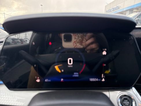 Used 2025 Chevrolet Trax LT image 18