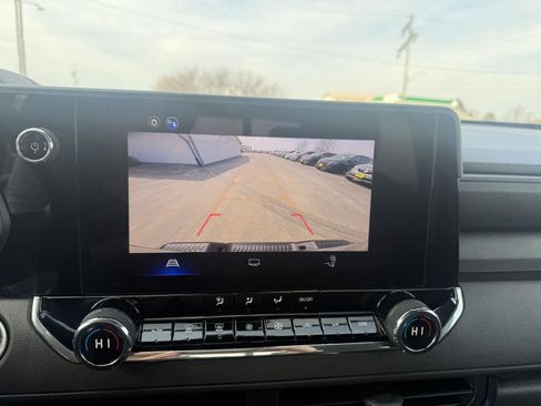 Used 2025 Chevrolet Colorado Trail Boss AWD/4WD image 17