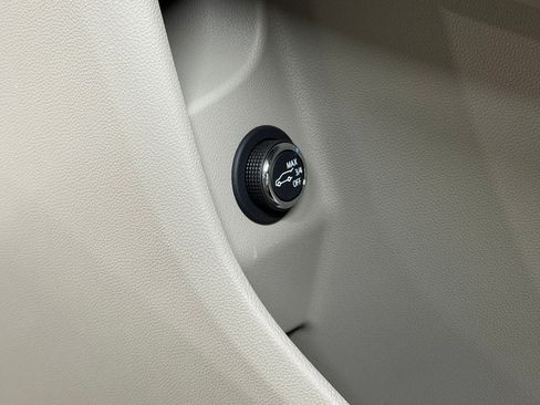 Used 2023 Cadillac XT4 Luxury FWD image 16
