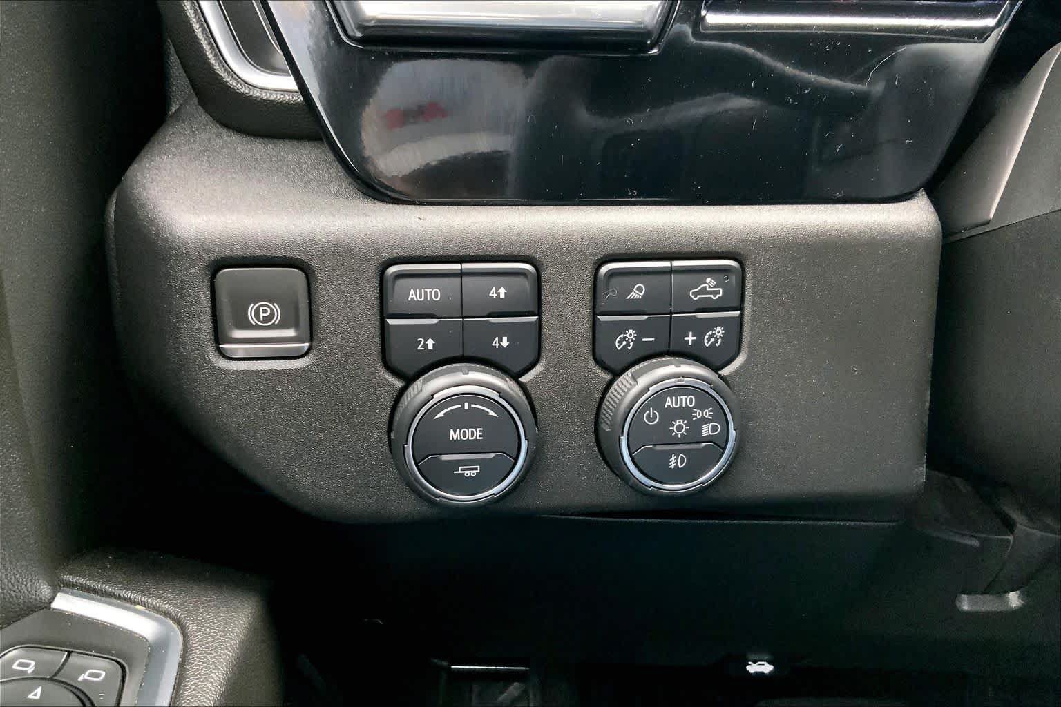 Used 2024 Chevrolet Silverado 2500 LTZ w/ LTZ Convenience Package AWD/4WD image 35