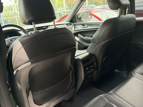 Used 2023 Jeep Grand Cherokee Altitude AWD/4WD image 10