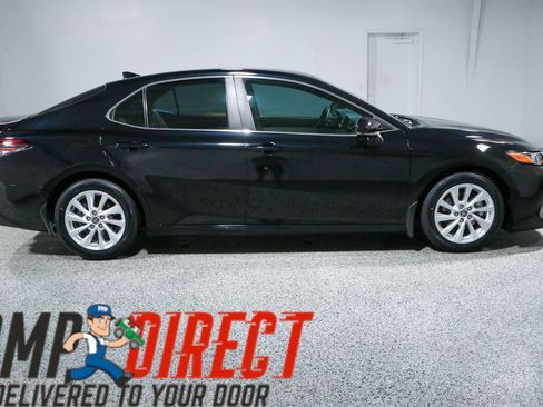 Used 2023 Toyota Camry LE FWD image 6