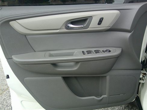 Used 2015 Chevrolet Traverse LT FWD image 9