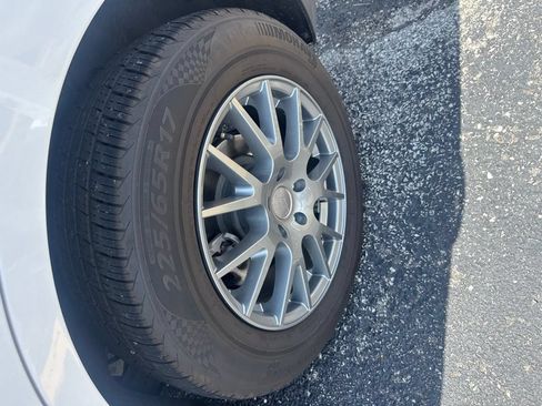 Used 2024 Chevrolet Equinox LT FWD image 12