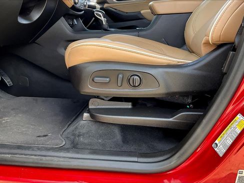 Used 2022 Chevrolet Traverse Premier image 35