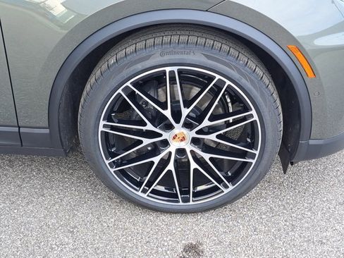 New 2026 Porsche Macan 4 Electric image 11