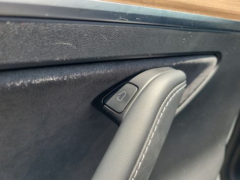 Used 2024 Tesla Model Y Long Range RWD image 19