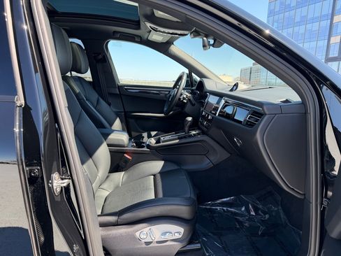 Certified 2025 Porsche Macan image 15