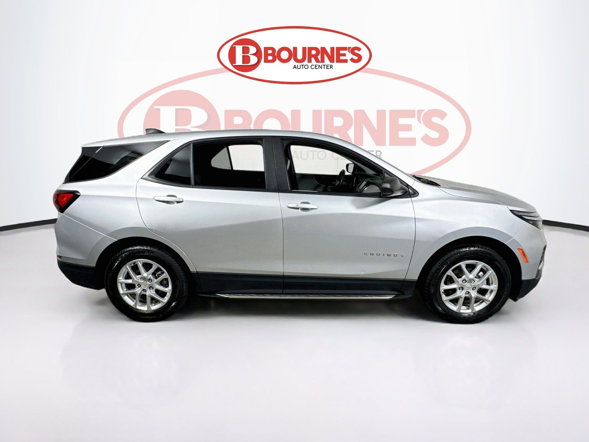 Used 2022 Chevrolet Equinox LS w/ LPO, Floor Liner Package AWD/4WD image 9