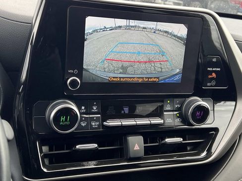 Used 2024 Toyota Highlander LE image 19