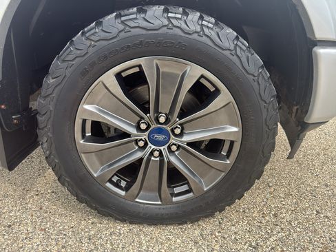 Used 2018 Ford F150 Lariat w/ Equipment Group 502A Luxury AWD/4WD image 14