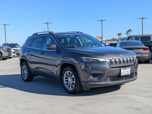 Used 2019 Jeep Cherokee Latitude Plus image 3