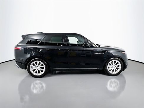Used 2025 Land Rover Range Rover Sport SE image 4