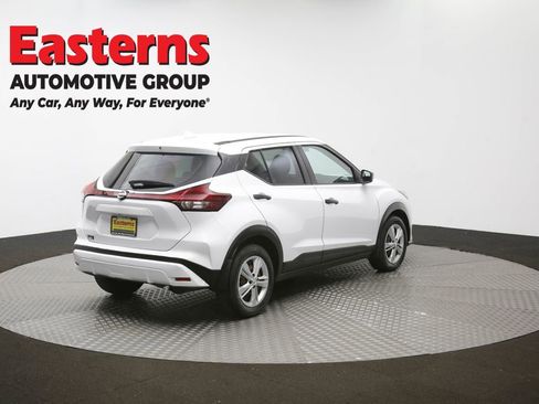 Used 2021 Nissan Kicks S image 37