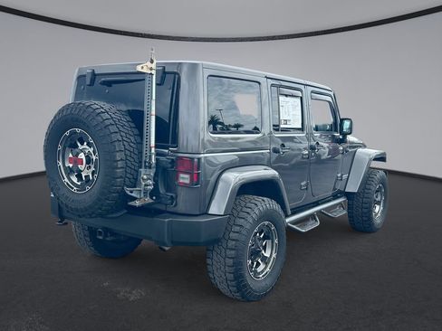 Used 2017 Jeep Wrangler Unlimited Rubicon w/ Cold Weather Group AWD/4WD image 11