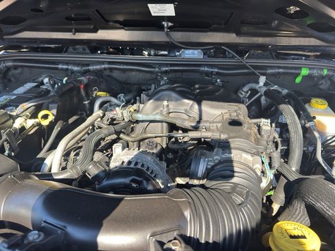 Used 2018 Jeep Wrangler Unlimited Sahara image 14