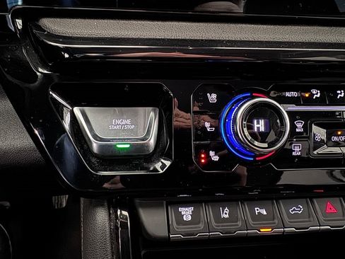 Certified 2025 GMC Sierra 2500 AT4 AWD/4WD image 17
