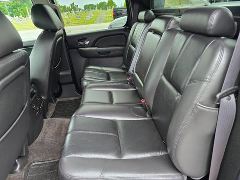 Used 2011 Chevrolet Avalanche LT w/ Luxury Package AWD/4WD image 29