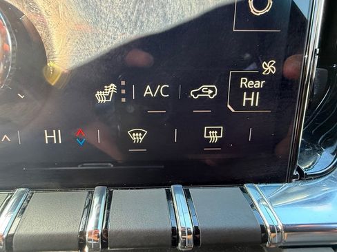 Used 2025 GMC Yukon Denali image 34