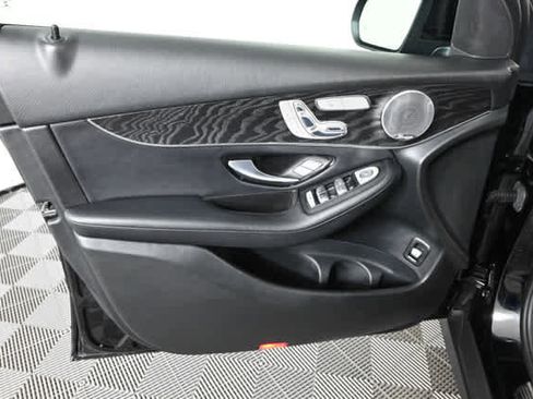 Used 2018 Mercedes-Benz GLC 300 4MATIC image 19