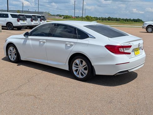 Used 2018 Honda Accord LX image 3