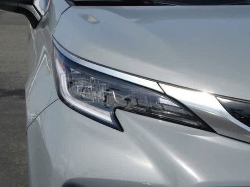 Used 2024 Toyota Sienna XSE w/ XSE Plus Package image 5