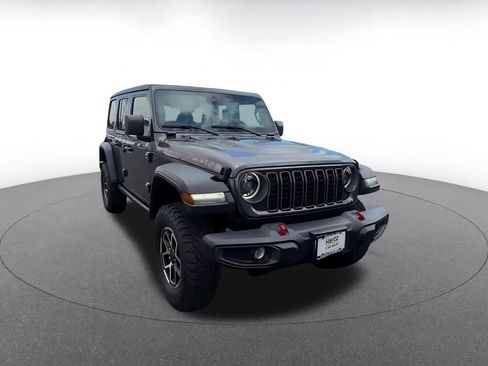 Used 2025 Jeep Wrangler Unlimited Rubicon AWD/4WD image 3