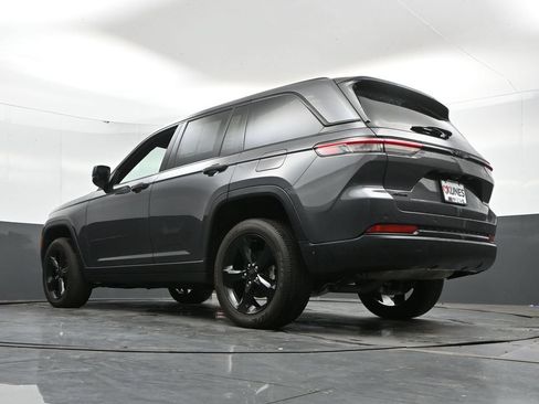 Used 2025 Jeep Grand Cherokee Altitude AWD/4WD image 47