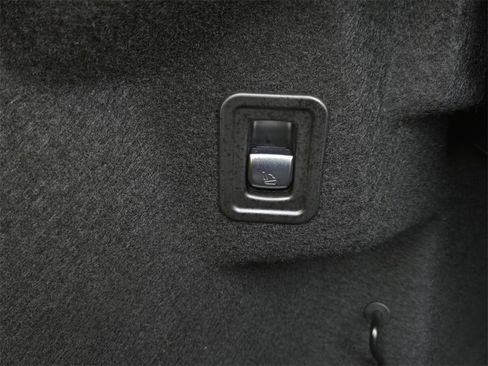 Used 2022 Mercedes-Benz E 450 4MATIC Cabriolet image 39