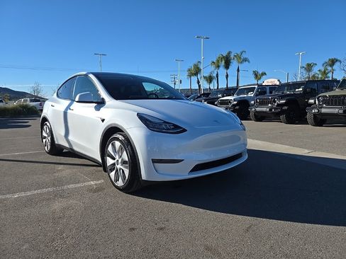 Used 2023 Tesla Model Y Long Range image 2