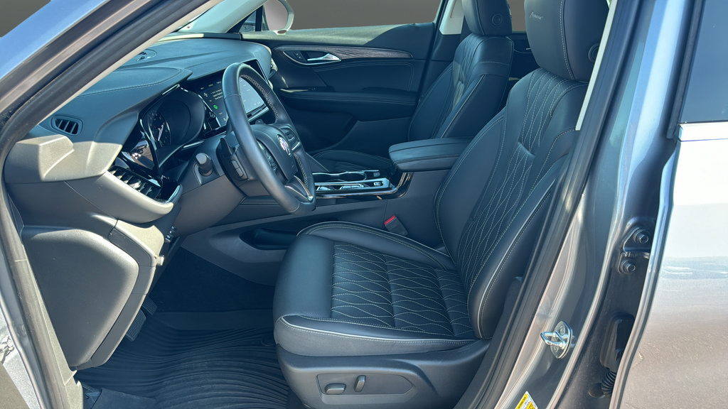 Used 2022 Buick Envision Avenir w/ Technology Package II AWD/4WD image 9