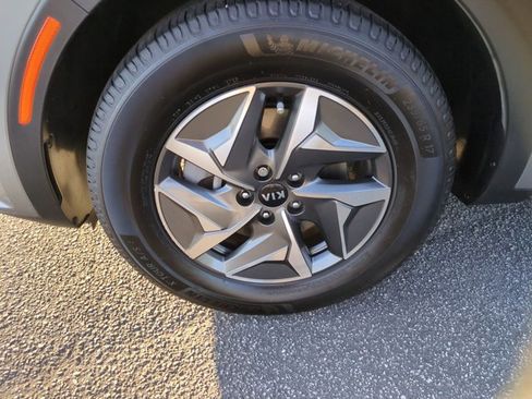 Used 2021 Kia Sorento EX image 24