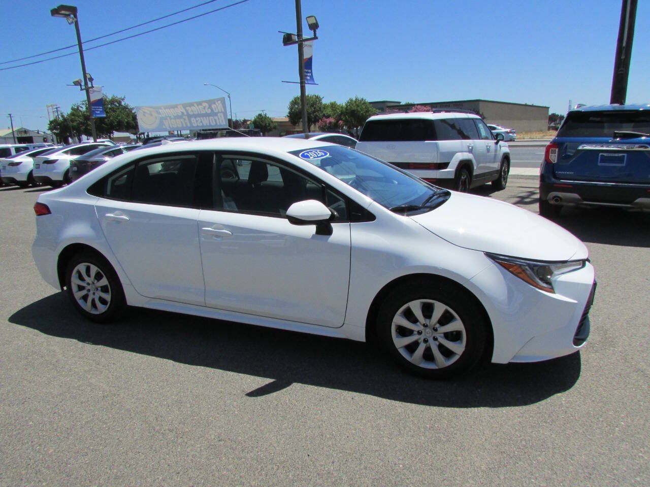 Used 2026 Toyota Corolla LE FWD image 5